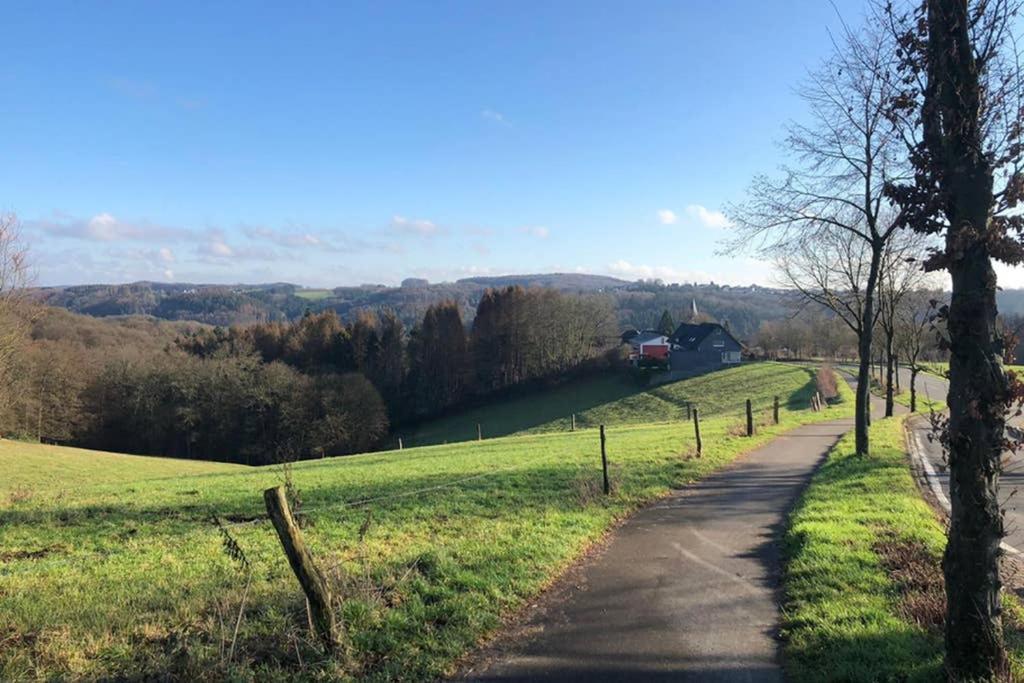 Ferienwohnung Und Monteurwohnung Matthies Naehe Koeln 30Km Kürten Exterior foto